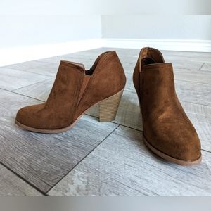 Booties, size 7.5, Brown